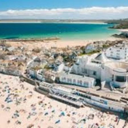 St Ives Apartment Private Parking With Garden 10 Minute Walk Into Town And Beach Buitenkant foto
