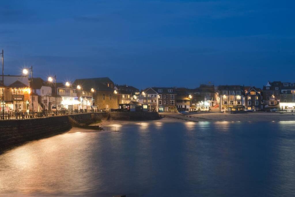 St Ives Apartment Private Parking With Garden 10 Minute Walk Into Town And Beach Buitenkant foto