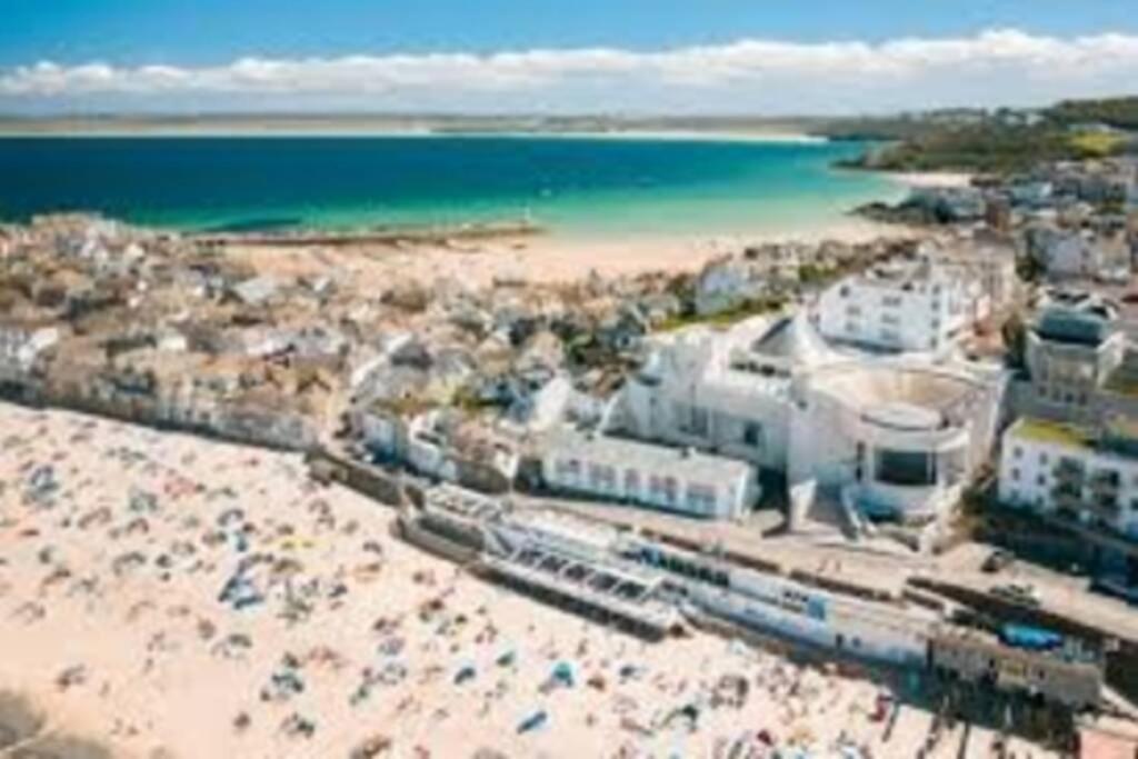 St Ives Apartment Private Parking With Garden 10 Minute Walk Into Town And Beach Buitenkant foto